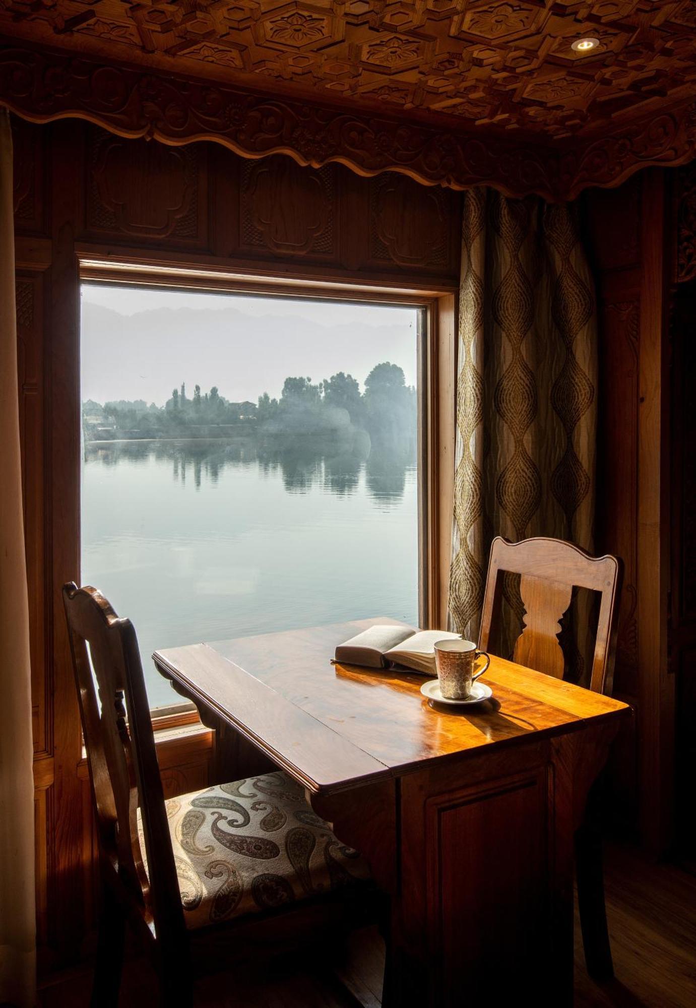 Mascot Houseboats Otel Srīnagar Dış mekan fotoğraf