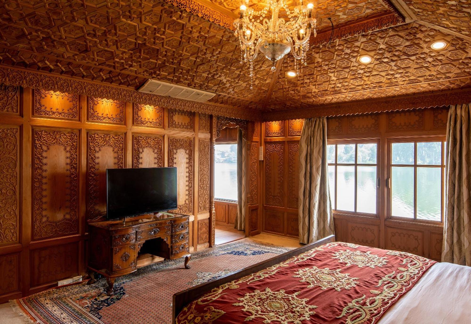 Mascot Houseboats Otel Srīnagar Dış mekan fotoğraf
