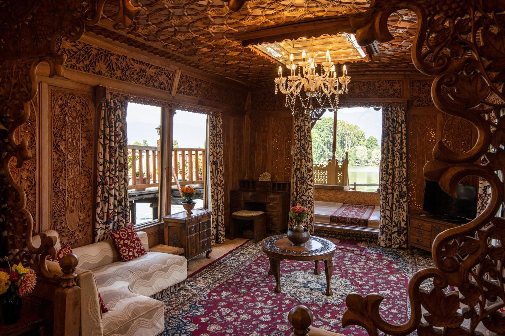 Mascot Houseboats Otel Srīnagar Dış mekan fotoğraf