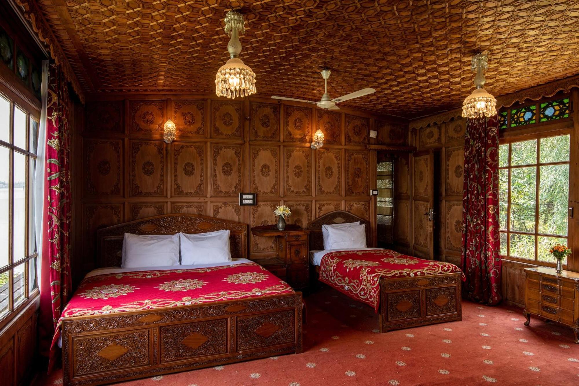 Mascot Houseboats Otel Srīnagar Dış mekan fotoğraf