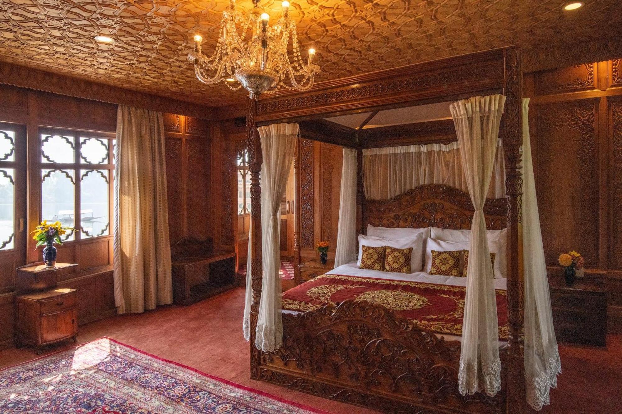 Mascot Houseboats Otel Srīnagar Dış mekan fotoğraf