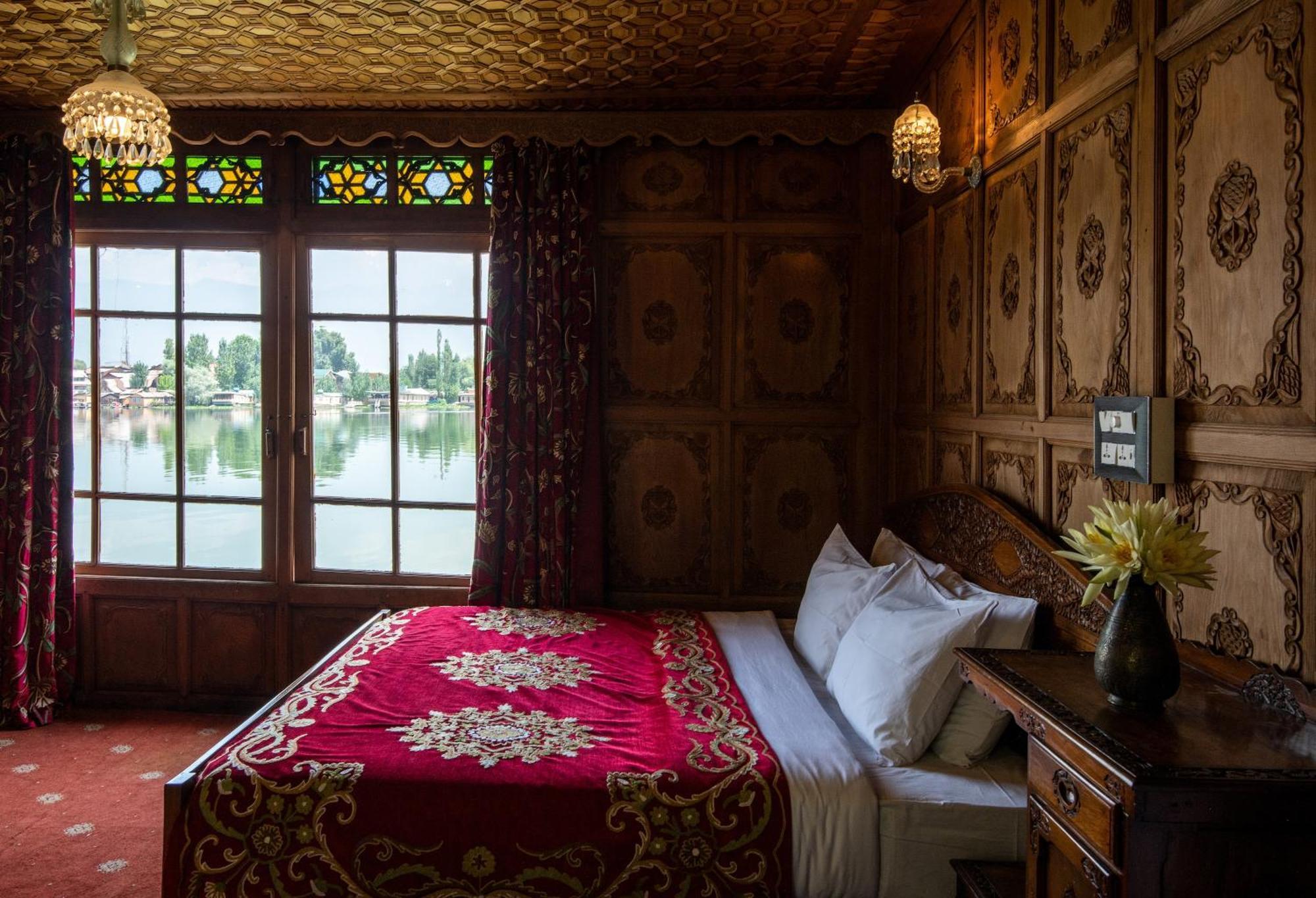 Mascot Houseboats Otel Srīnagar Dış mekan fotoğraf