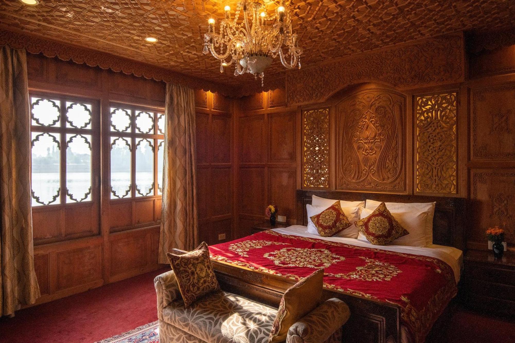 Mascot Houseboats Otel Srīnagar Dış mekan fotoğraf