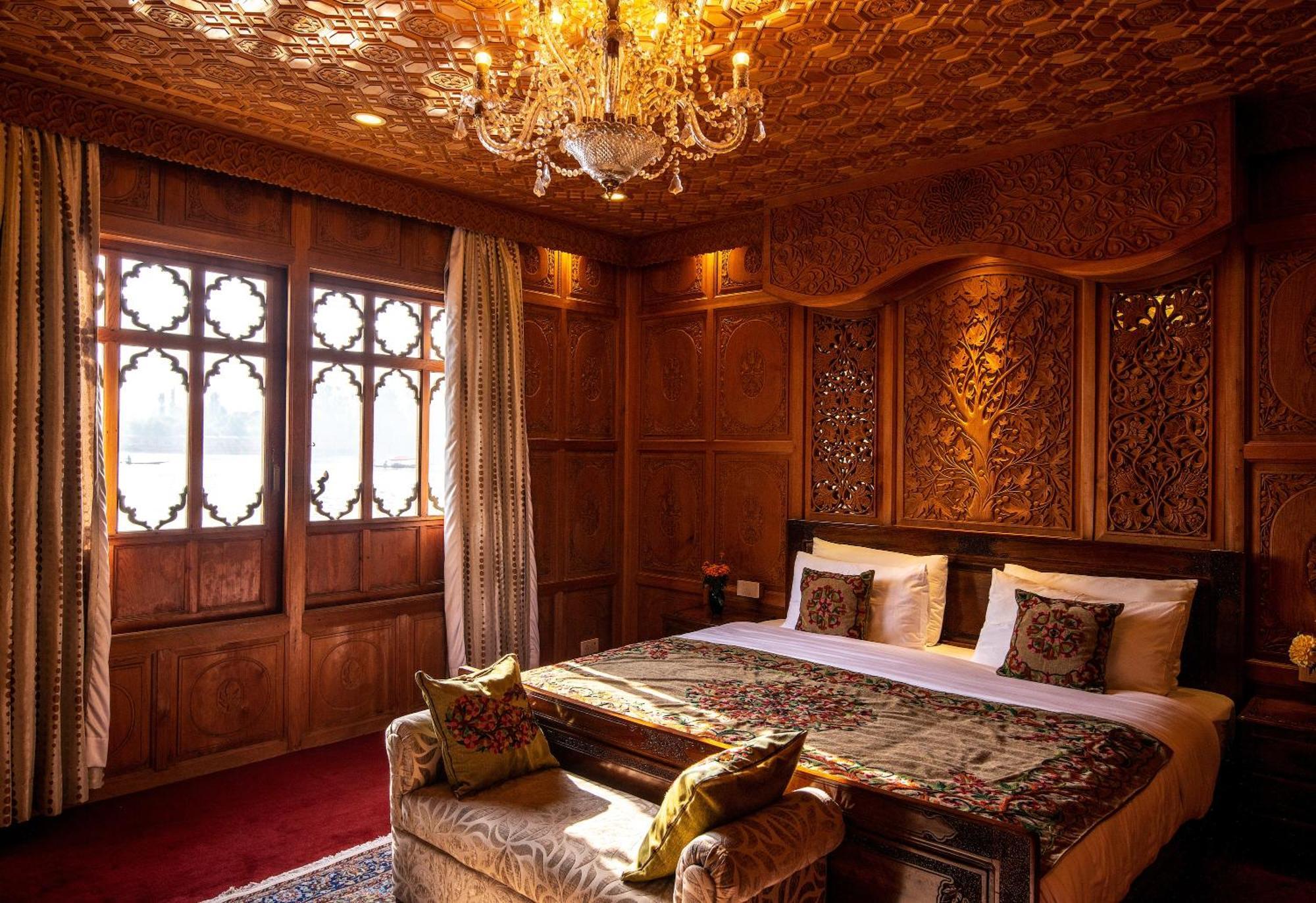 Mascot Houseboats Otel Srīnagar Dış mekan fotoğraf