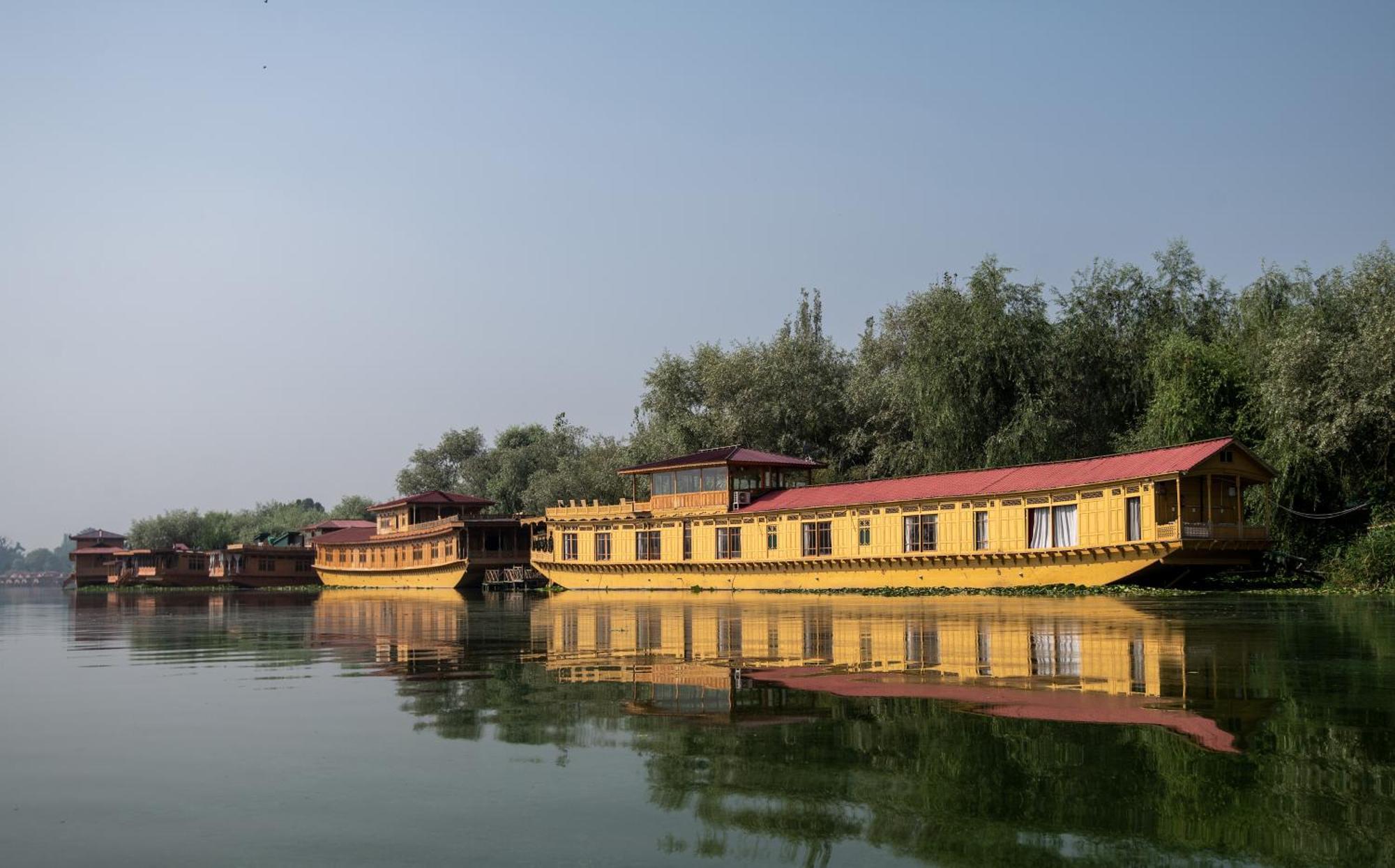 Mascot Houseboats Otel Srīnagar Dış mekan fotoğraf
