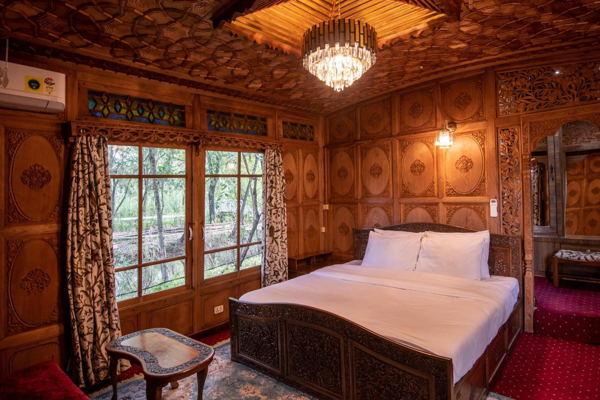 Mascot Houseboats Otel Srīnagar Dış mekan fotoğraf