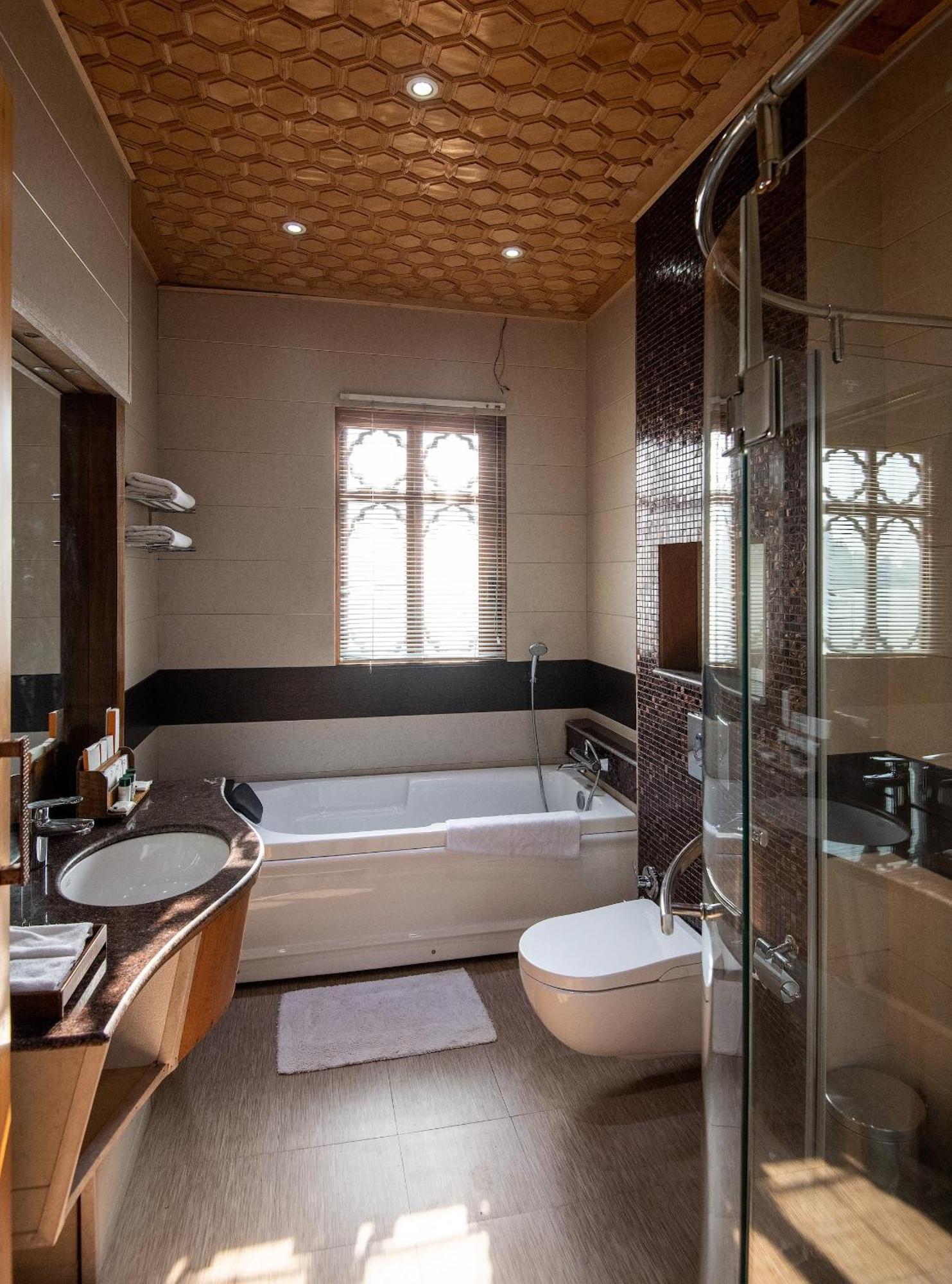 Mascot Houseboats Otel Srīnagar Dış mekan fotoğraf